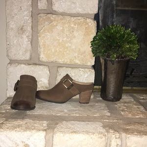 Vionic Brown Cheyenne Leather Mule